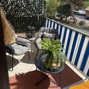 terrasse-plein-sud-au-calme-deux-chambres-doubles.fr-provencehotel.com/